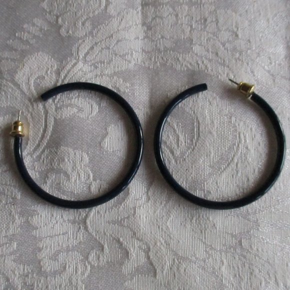 HOOP EARRINGS - VINTAGE MULTI COLORS – HOOP EARRINGS BUNDLE OF FIVE (5) - Picture 15 of 15